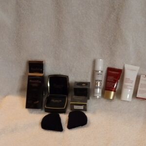 Women’s Skincare & Makeup Set – Black & White